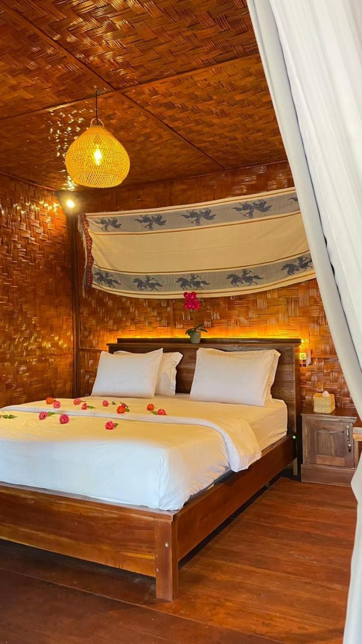 Three Queen Villa And Homestay Вайкабубак Экстерьер фото