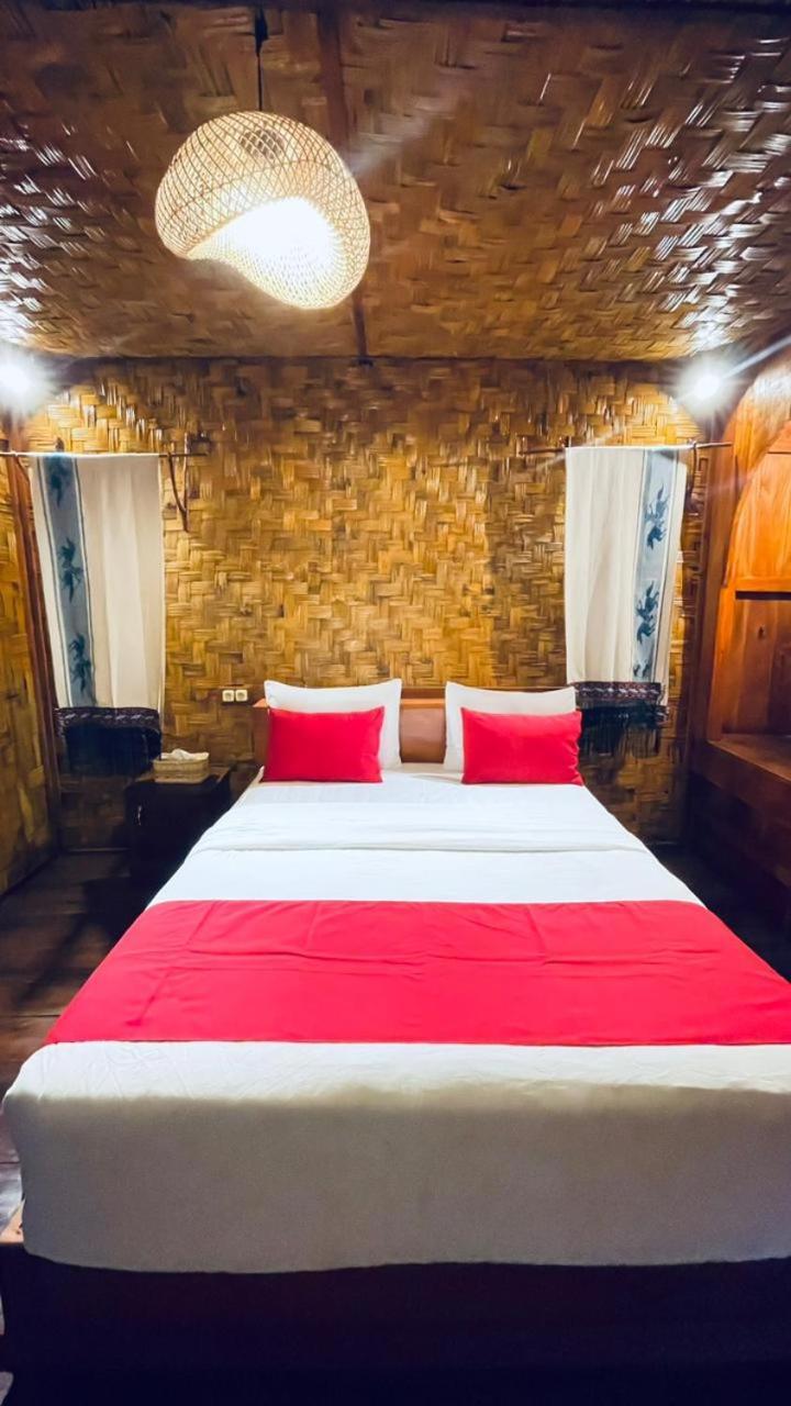 Three Queen Villa And Homestay Вайкабубак Экстерьер фото