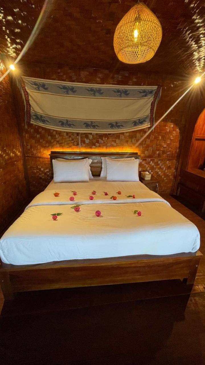 Three Queen Villa And Homestay Вайкабубак Экстерьер фото