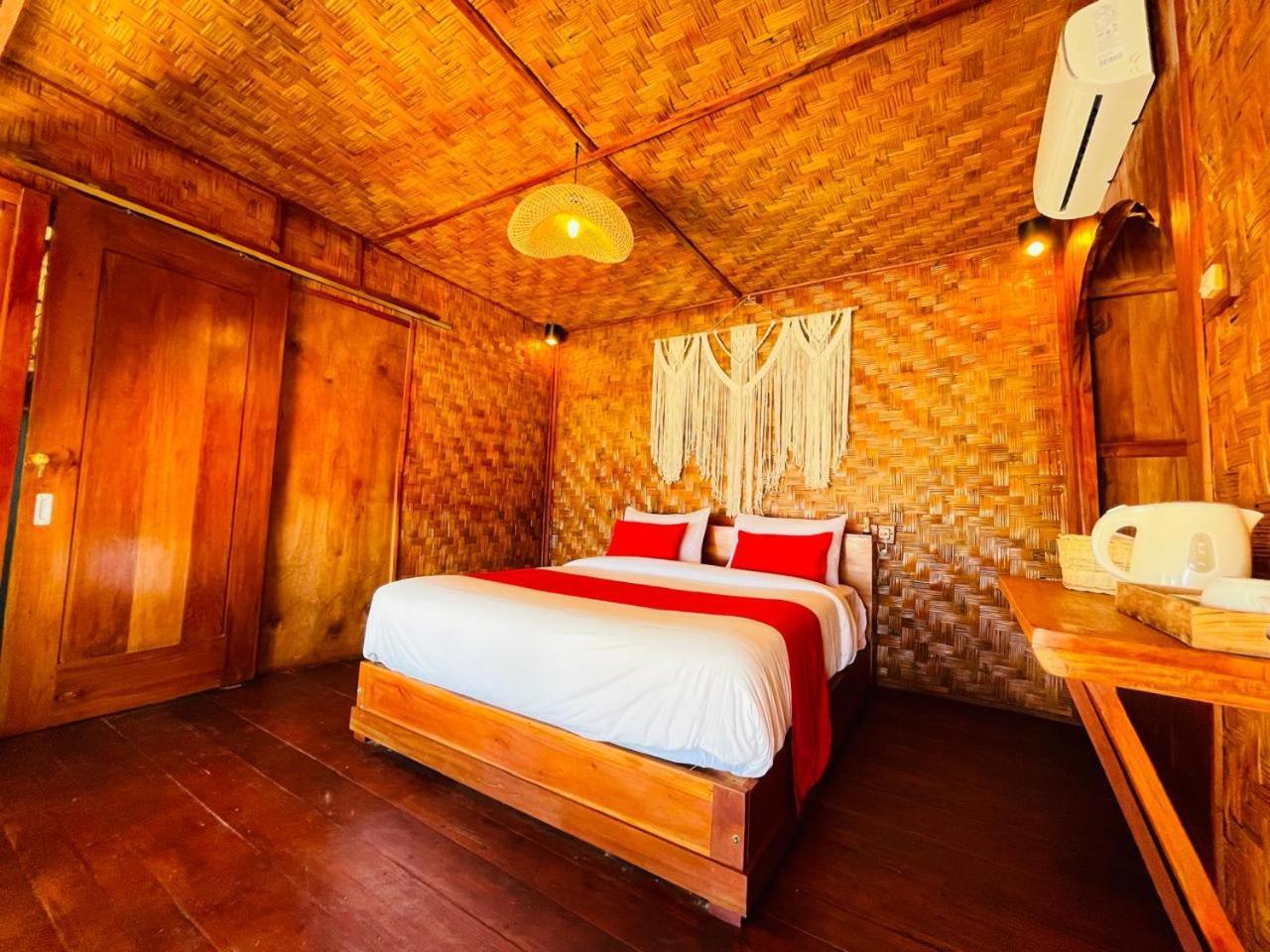 Three Queen Villa And Homestay Вайкабубак Экстерьер фото