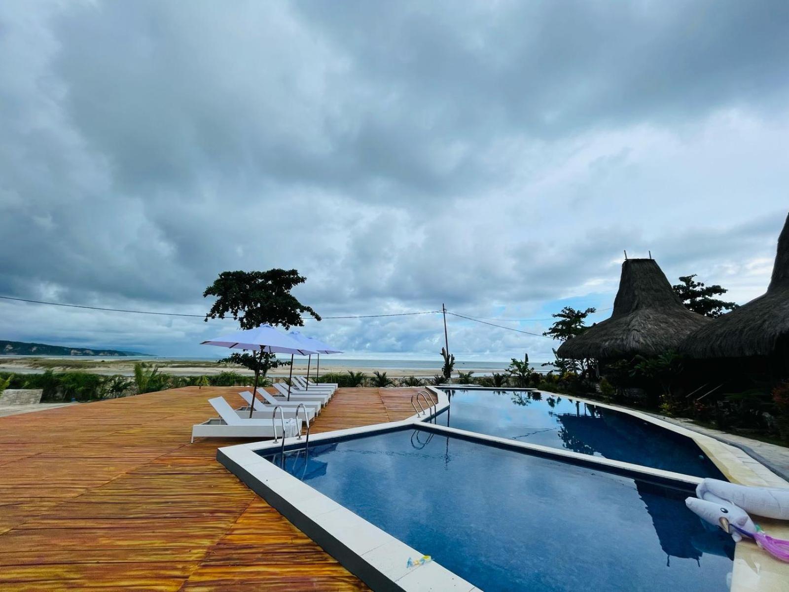 Three Queen Villa And Homestay Вайкабубак Экстерьер фото