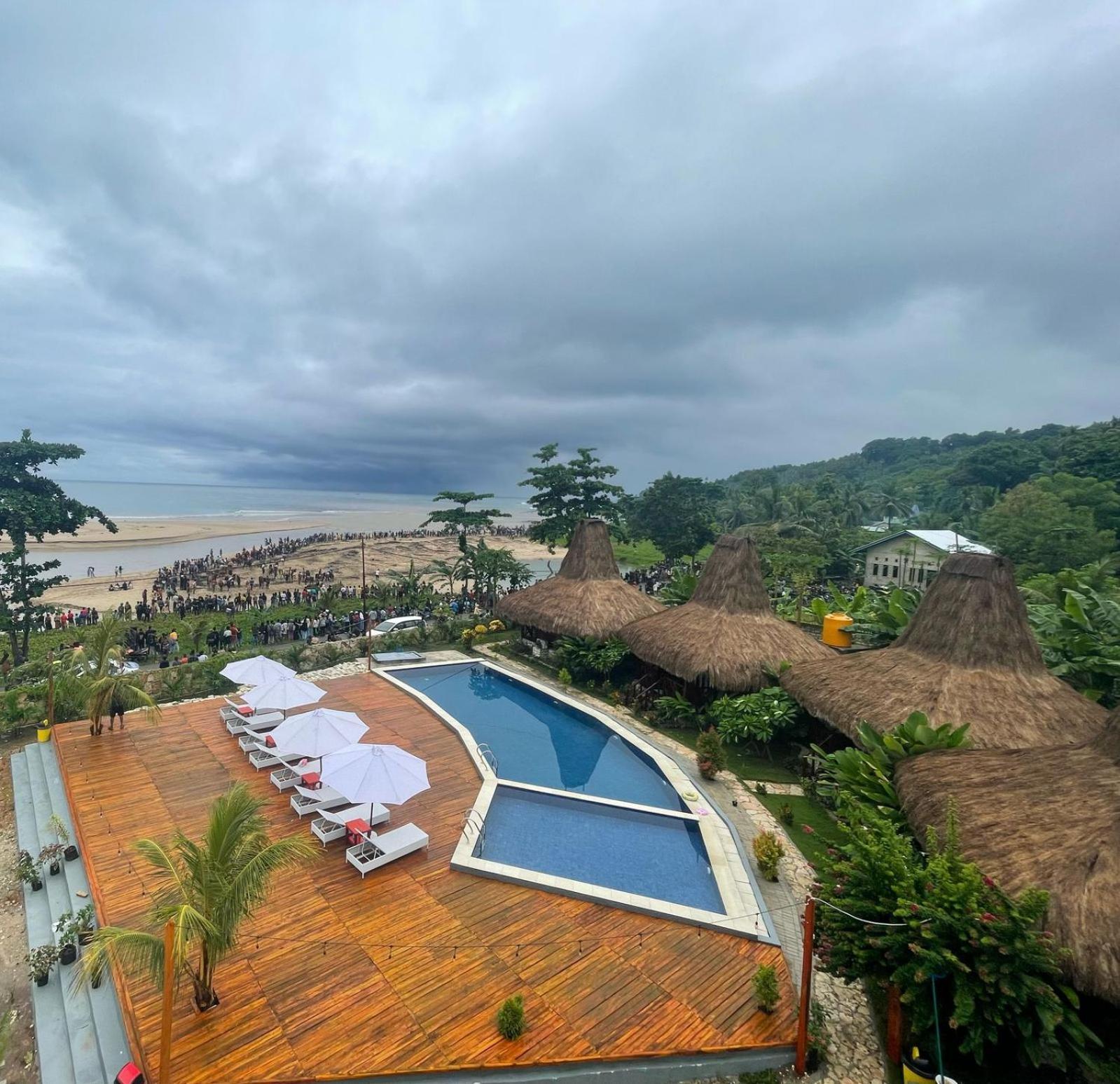 Three Queen Villa And Homestay Вайкабубак Экстерьер фото
