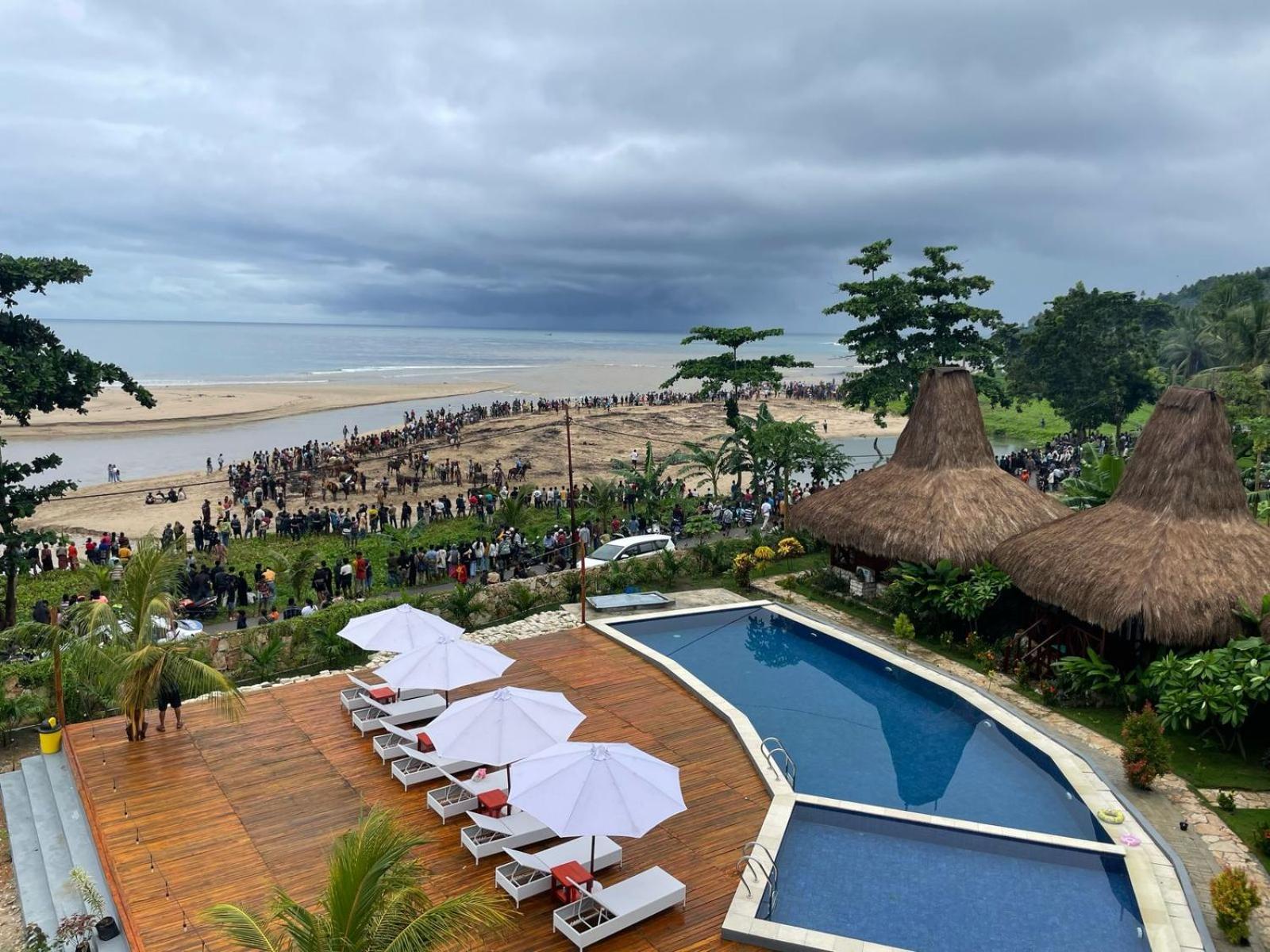 Three Queen Villa And Homestay Вайкабубак Экстерьер фото
