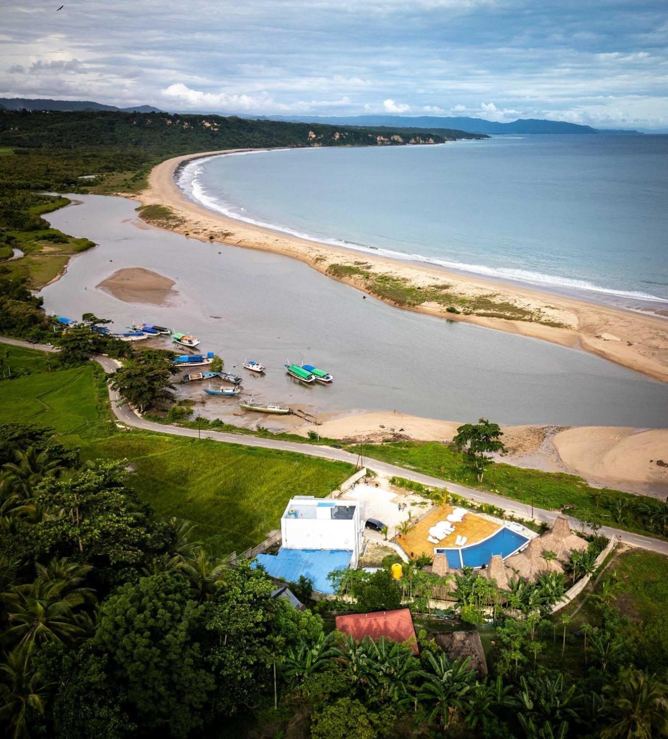 Three Queen Villa And Homestay Вайкабубак Экстерьер фото
