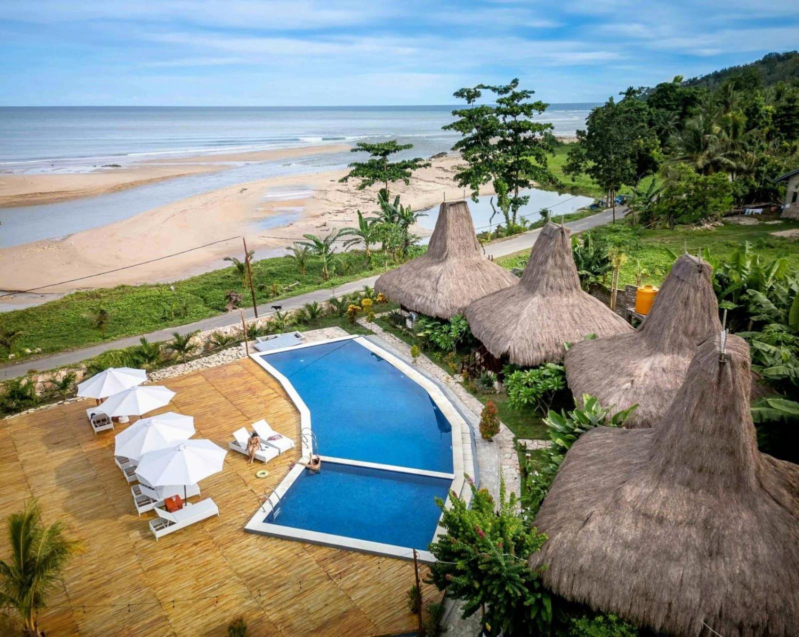 Three Queen Villa And Homestay Вайкабубак Экстерьер фото